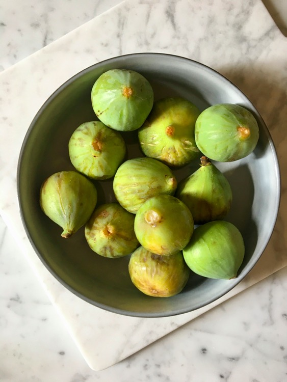 A bowl of figs