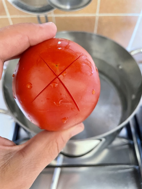 Come sbucciare i pomodori