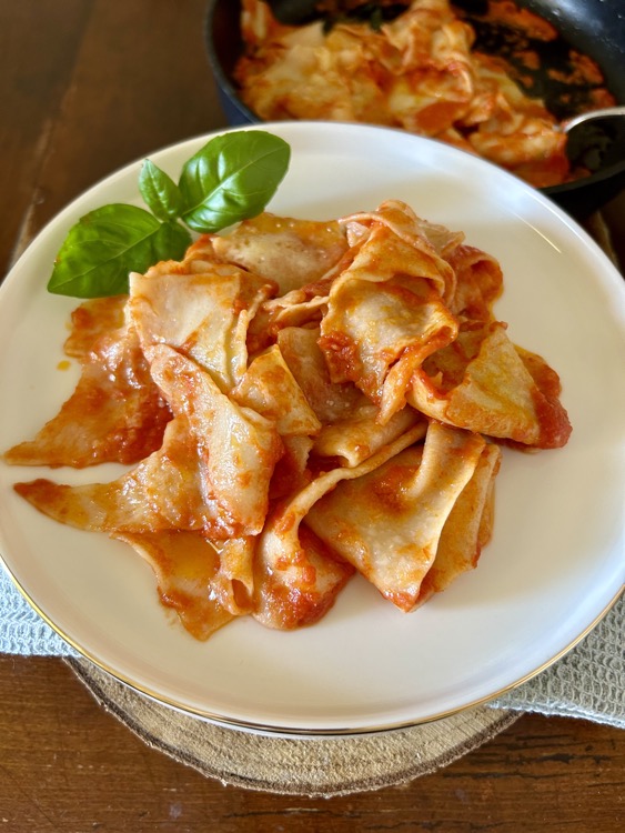 Maltagliati pasta with tomato sauce